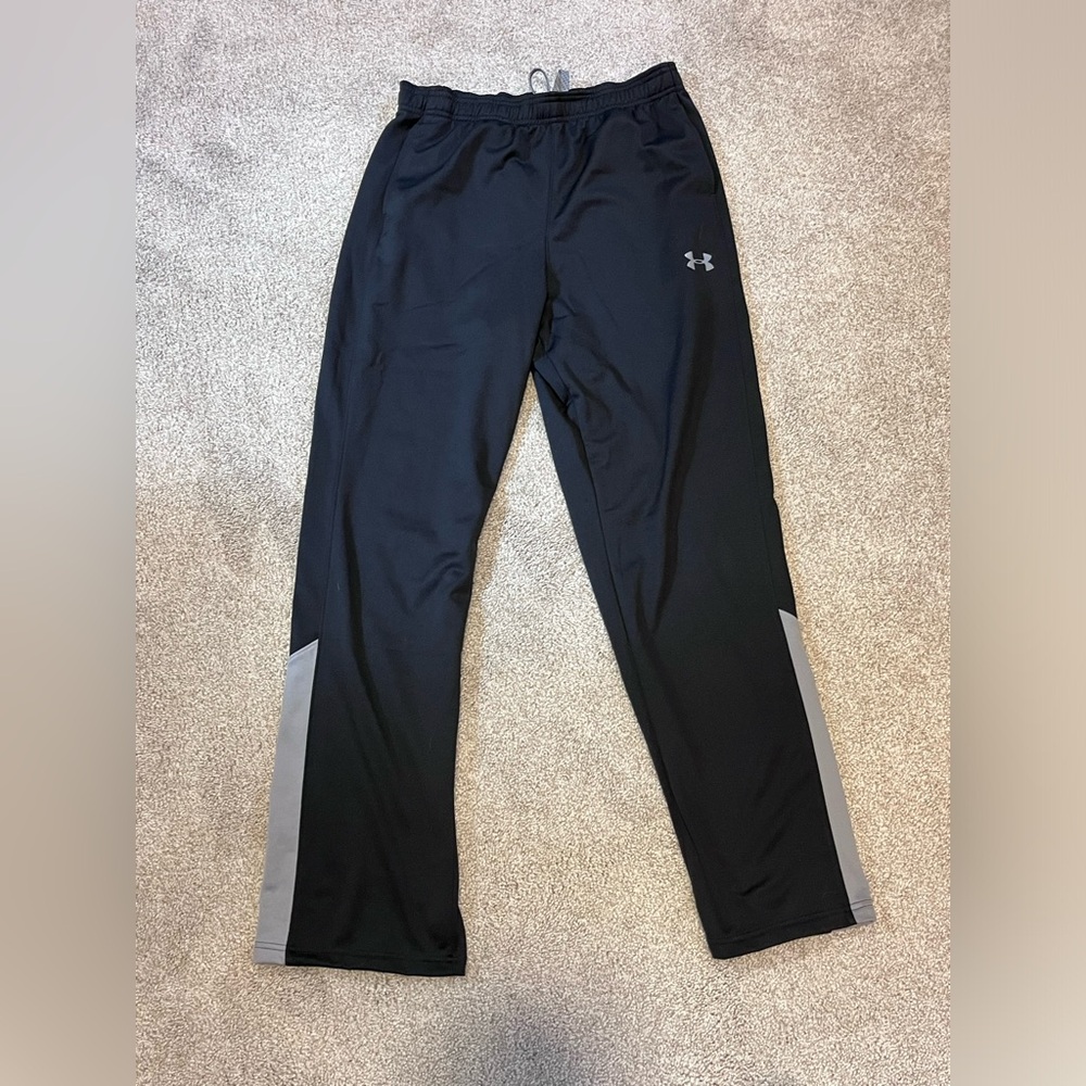 Umder Armour Boys Athletic Pants Youth size Extra Large Black nwt